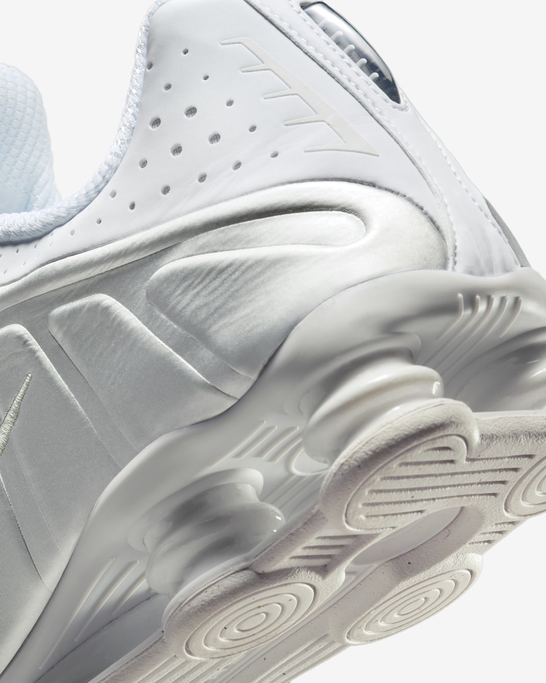Nike Shox R4 - White/White/Bright Crimson/Metallic Silver